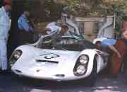 Zwei Porsche 910